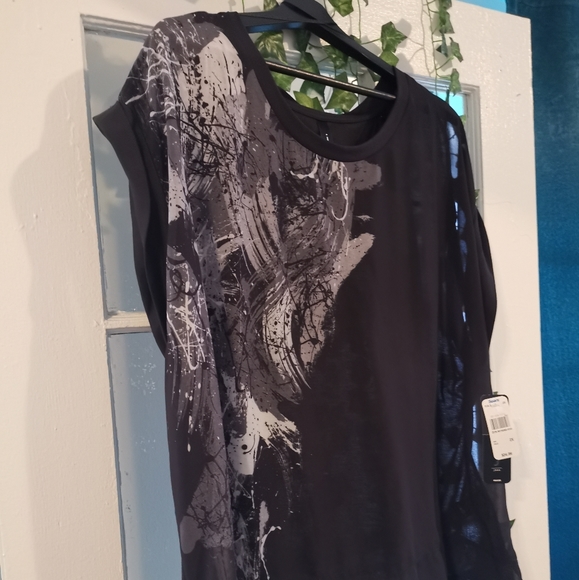 🆕Jess Image Roll Sleeve Printed Tee Blouse - Picture 1 of 7